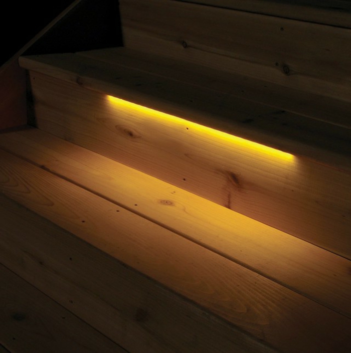 led-treppenbeleuchtung-gelbes-licht-super-tolle-gestaltung