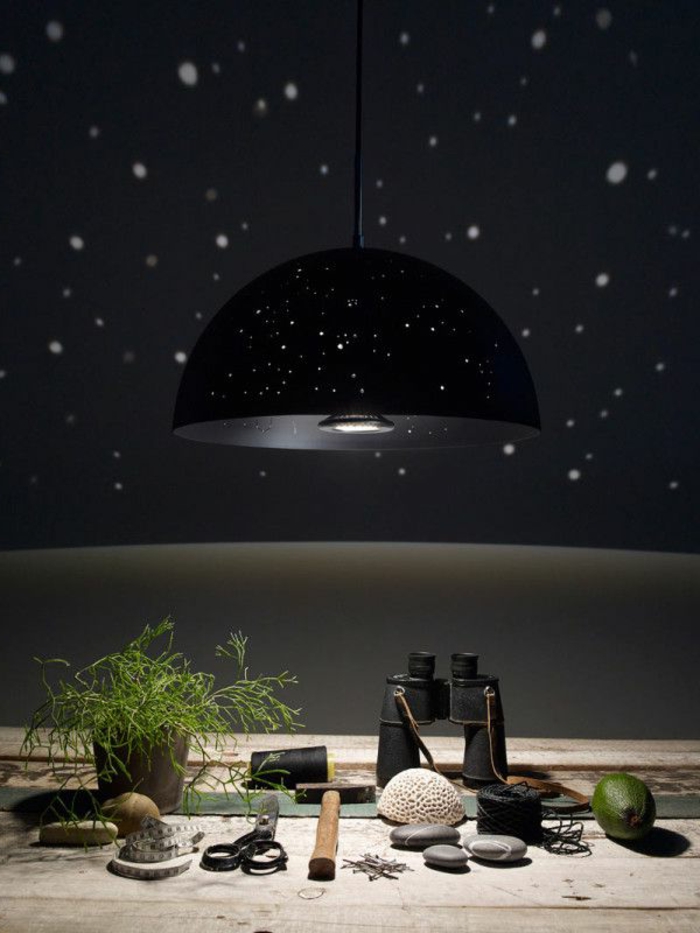 sternenhimmel-aus-led-interessante-schwarze-hängende-lampe