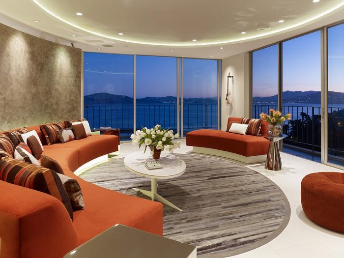 xxl-sofa-orange-Farbe-halbrunde-Form-moderne-couch