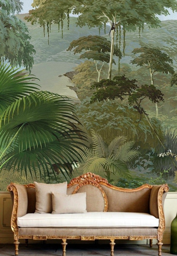 aristokratisches-Sofa-bunte-tapeten-Natur-Palmen-ausgefallene-Tapeten