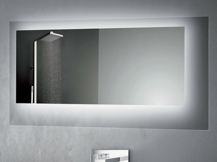 moderner-badspiegel-mit-led-beleuchtung-elegantes-Badezimmer-Interieur