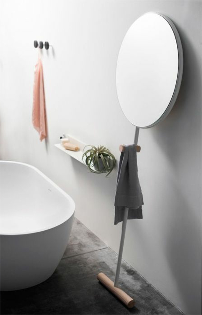 schlichtes-Badezimmer-Interieur-stilvolle-badewanne-oval