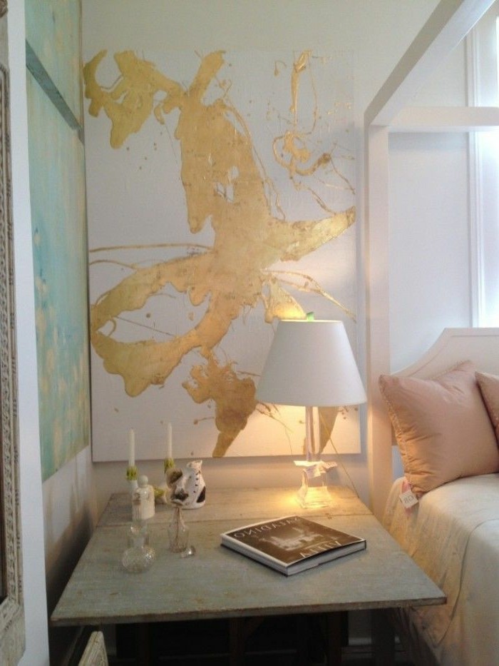 wandfarbe-gold-modernes-und-attraktives-schlafzimmer-gestalten