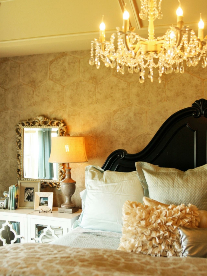 wandfarbe-gold-super-kreatives-und-aristokratisches-design-schlafzimmer