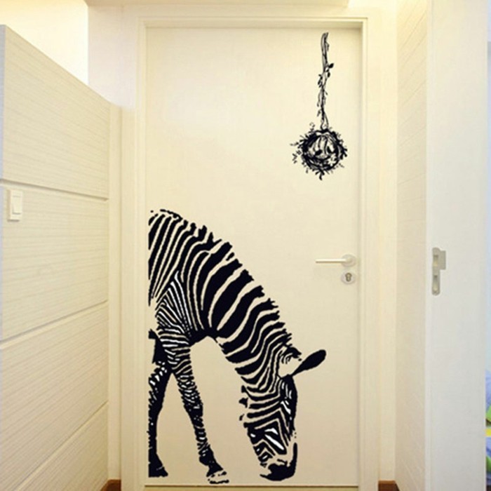 dekoration-flur-ein-gebeugtes-zebra