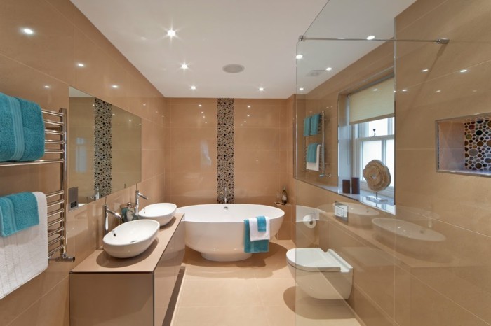 Designer Badezimmer mit Waschenbecken und Badewanne in gleicher Form