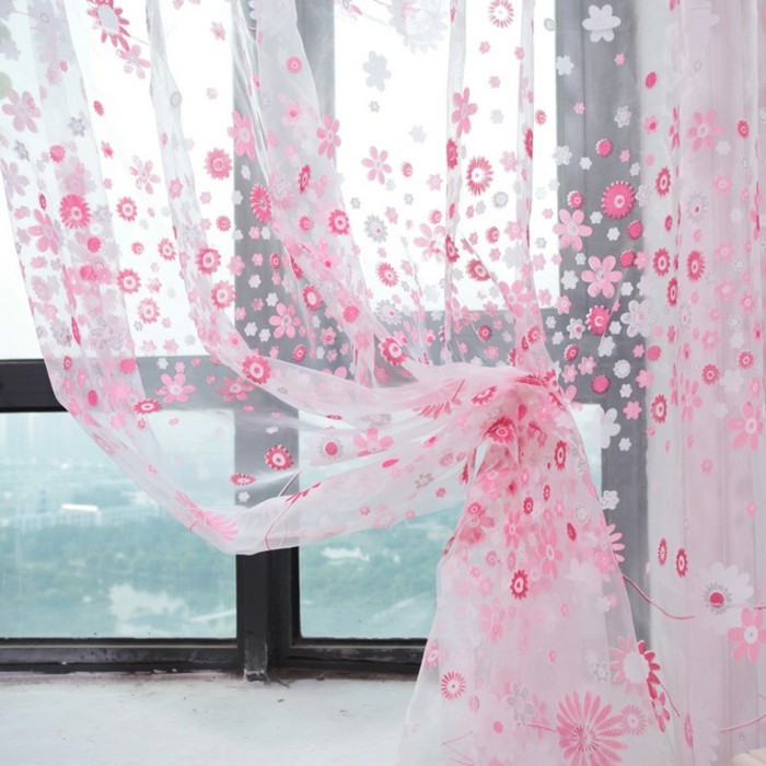 Moderne-Gardinen-mit-rosa-Blumen