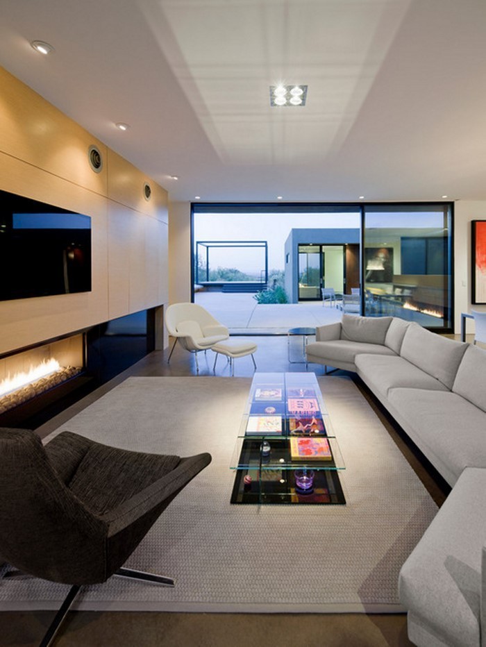 Wohnzimmer-gestalten-ein-weisser-Interior-und-ein-grosser-Fernseher