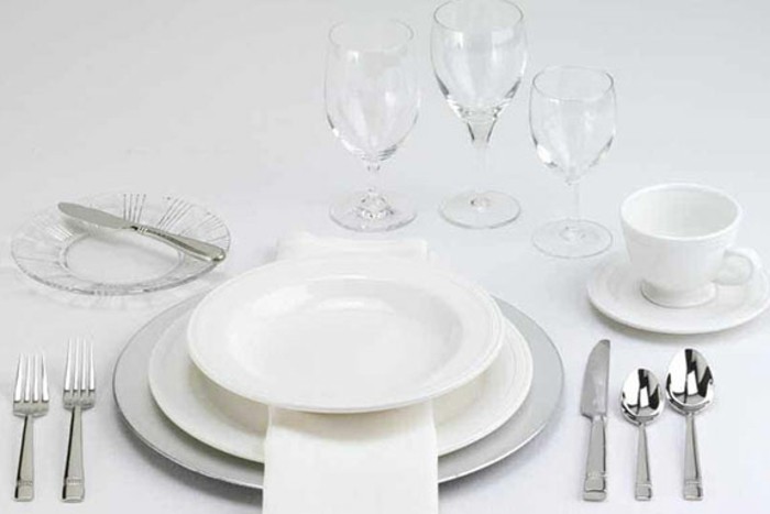 Festlicher-Tisch-ein-Mustertisch-zum-Eindecken