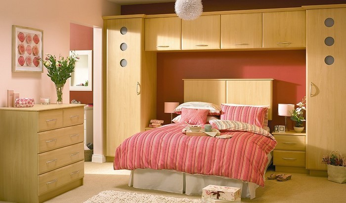 Rotes-Schlafzimmer-Design-Eine-coole-Dekoration