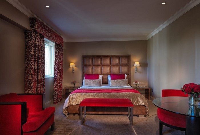 Rotes-Schlafzimmer-Design-Eine-kreative-Ausstattung