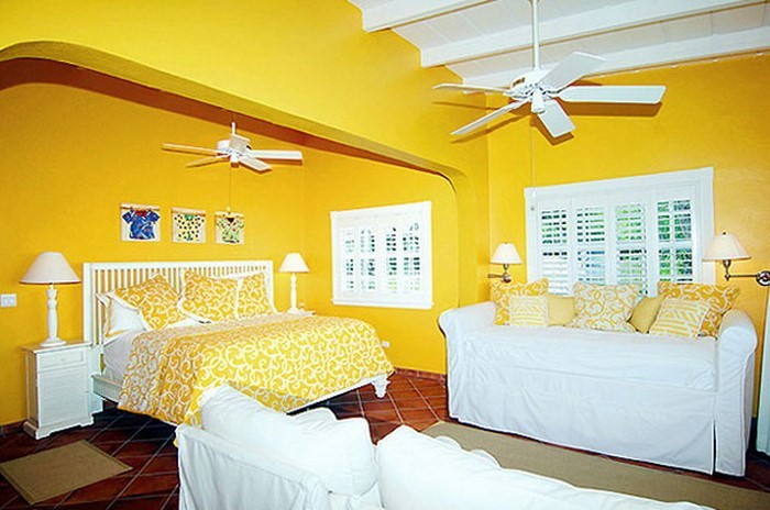 Schlafzimmer-farblich-gestalten-mit-Gelb-Eine-coole-Deko