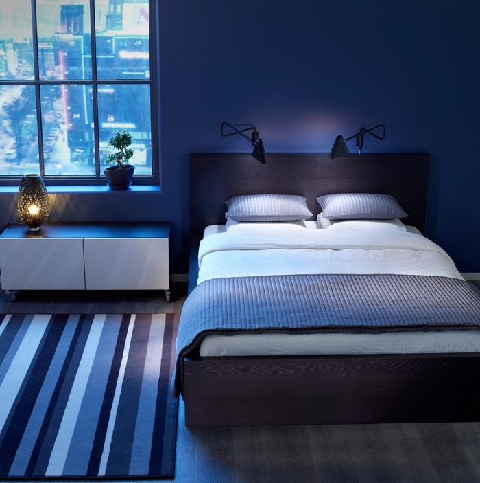 Schlafzimmereinrichtung-in-Blau-Ein-modernes-Design