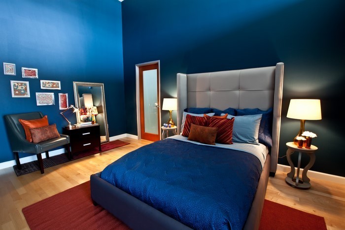 Schlafzimmereinrichtung-in-Blau-Eine-kreative-Ausstrahlung