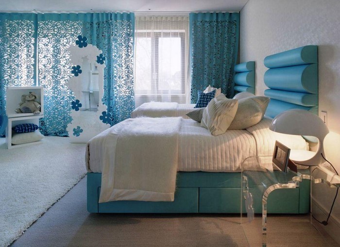 Schlafzimmereinrichtung-in-Blau-Eine-moderne-Deko