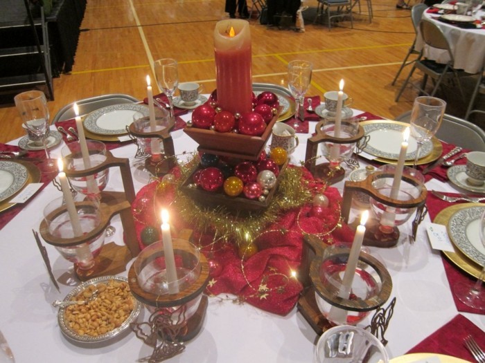 Tischdeko-mit-Kerzen-ein-Turm