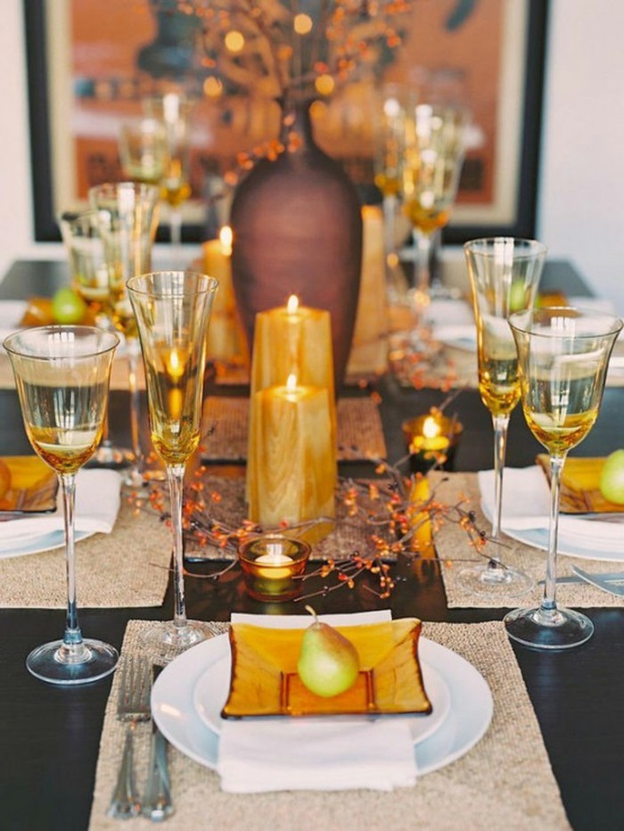 Tischdeko-mit-Kerzen-und-Vasen