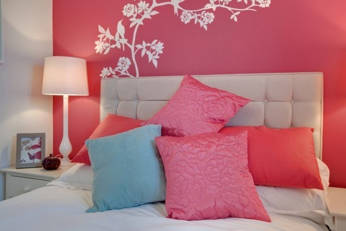 Schlafzimmer-farblich-gestalten-mit-Rosa-Ein-kreatives-Interieur