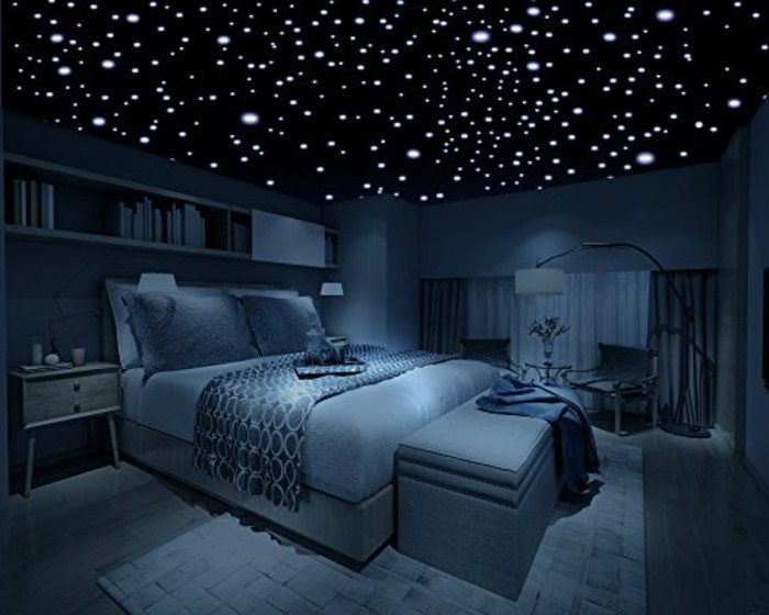 nacht-mit-sternen-sternhimmelimschlafzimmer-blaueslicht-lichtkunst-miniledlicht