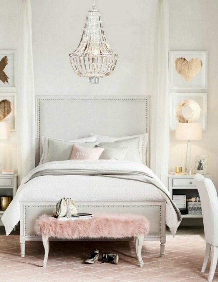 schlafzimmer-ideen-kronleuchter-bett-rosa-hocker-bilder