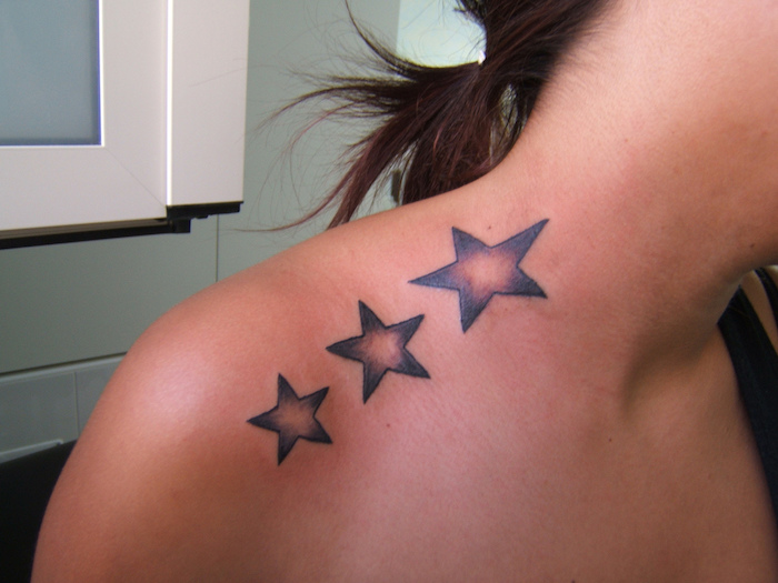 Hals frau sterne tattoo Stern Tattoos