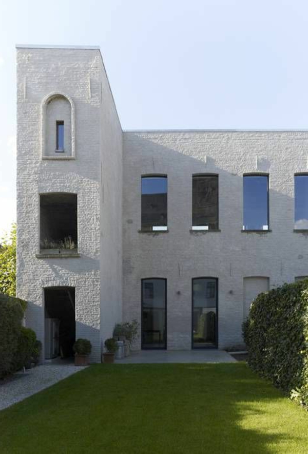 Elegante weiße Fassade für ein modernes Haus Design