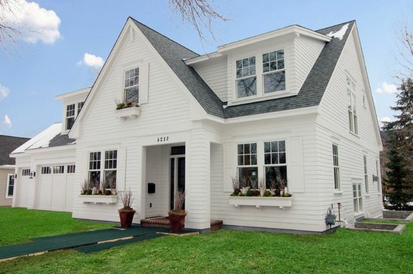 Graues Dach und grüne Flächen für ein modernes weißes Haus Design