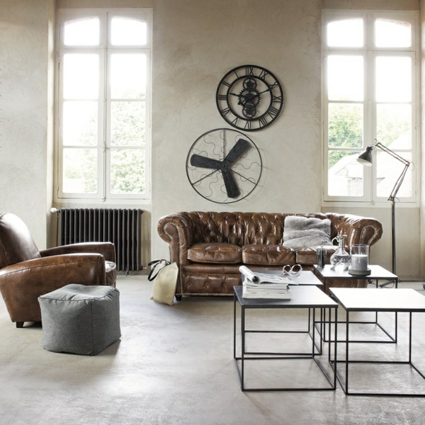 Extravagantes Wohnzimmer mit kreativer Wandgestaltung und schicken leder Möbeln