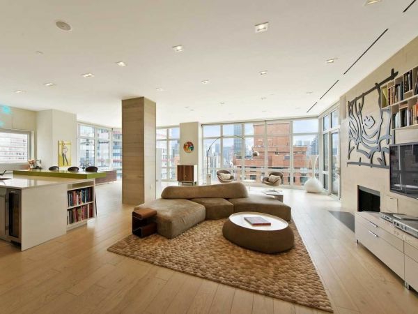Weiches Teppich und moderne Möbel für Wohnzimmer