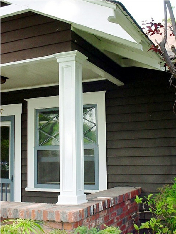 Haus Eingang mit einem schlichten Säulen Modell