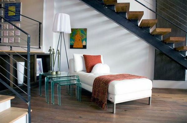 Nest Tisch aus Glass und hölzerne Treppen für ein originelles Wohnzimmer Design