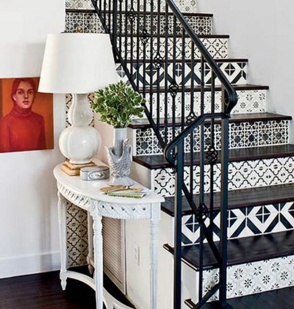 Interessante Treppen Ausstattung in Schwarz und Weiß