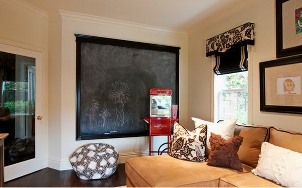 Kreidetafel mit schwarzem Rahmen für ein schönes Wohnzimmer