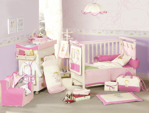 rosige und weiße farbnuancen im babyzimmer für mädchen