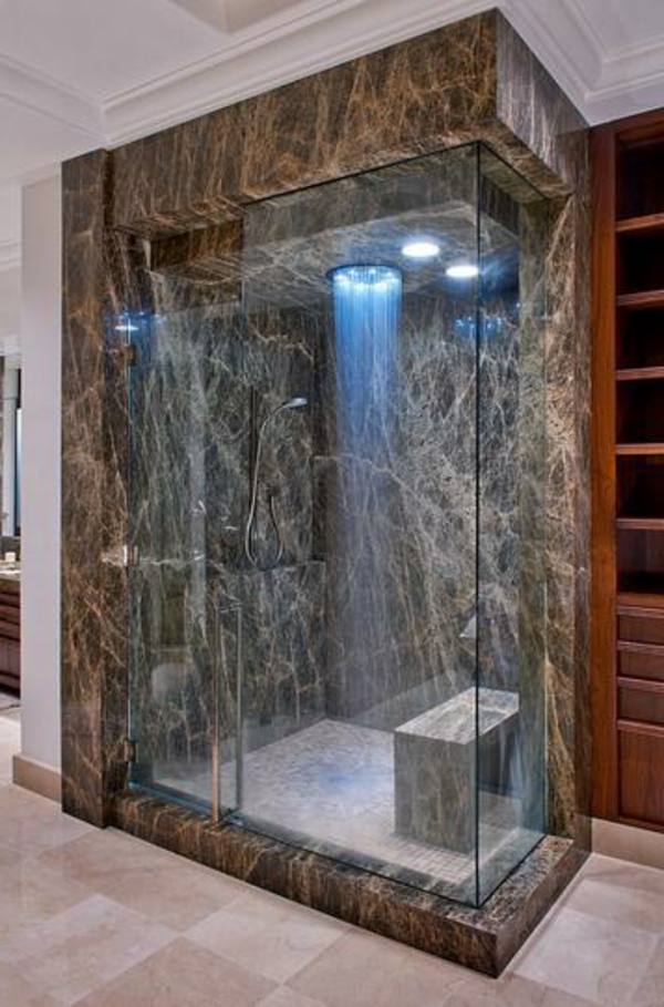 kleines badezimmer - marmor- mit einer duschkabine aus glas
