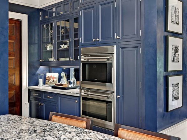 küchengestaltung in dunkel blau