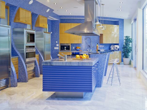 blaue und hell braune farbe für die küche