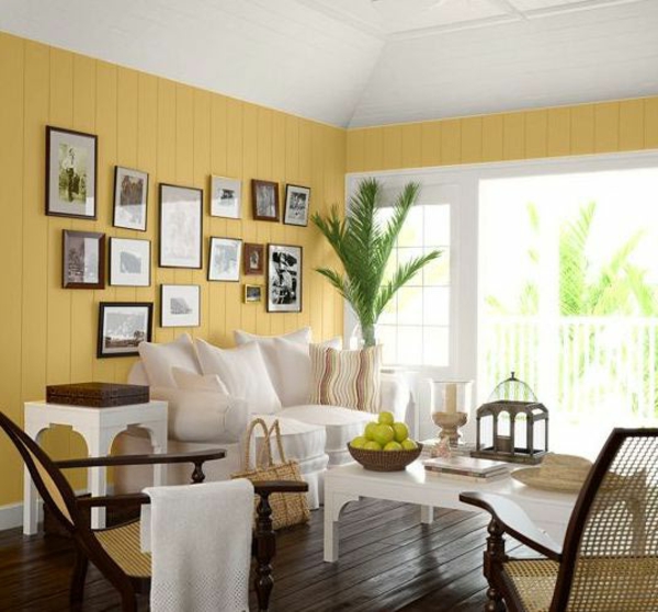 weiße möbel und gelbe wände im wohnzimmer