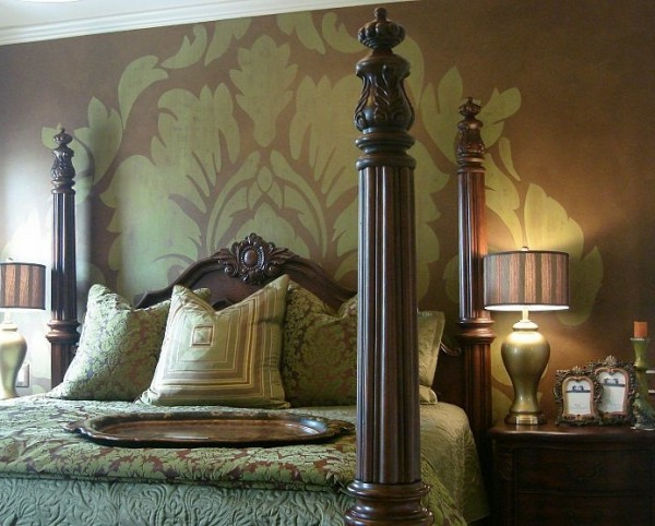 malerschablone über dem bett - kreative wandgestaltung im schlafzimmer