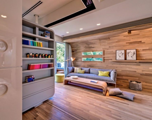 Holzwand-Verkleidung-Ideen-moderne-kleine-Wohnung-einrichten-weiße-Decke