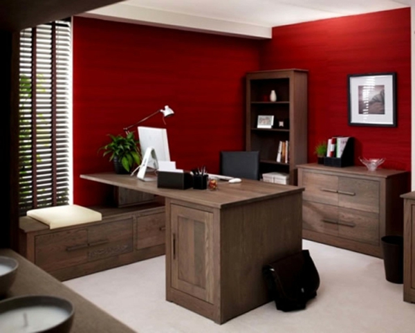 Ein Büro zu Hause und röte Wände - eine unserer schönen Wandfarben Ideen