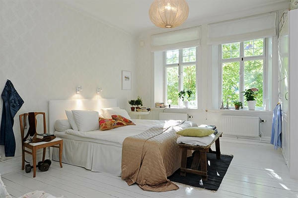 Schlafzimmer-gestalten-im-skandinavischen-Stil-Bank-aus-Holy-für-die-Bettwäsche