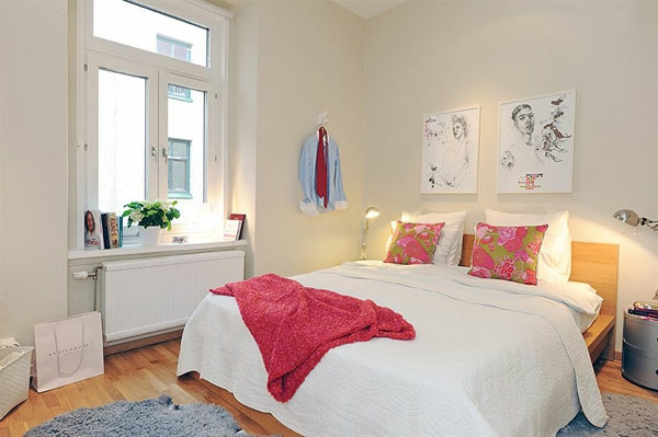 Schlafzimmer-gestalten-im-skandinavischen-Stil-größes-Bett-om-Mittelpunkt-Karikaturen-auf-den-Wand-als-Gestaltung-Idee