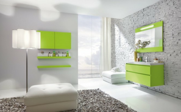 badezimmer-grüne möbelstücke und weißes teppich