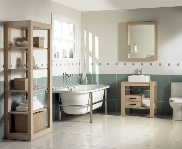 badezimmer-im-landhausstil-holzschrank- freistehende weiße badewanne