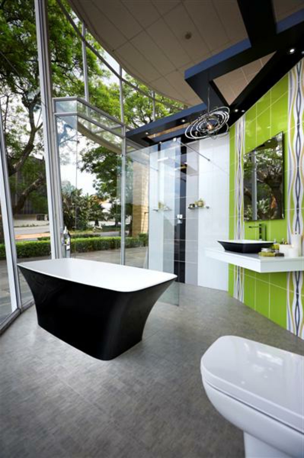 badezimmer-schwarz - grüne-wände- freistehende badewanne-luxus