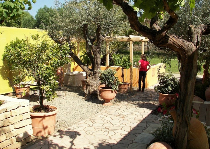gartengestaltung-in-mediterran-stil-moderne-und-schöne-gärten-gestalten