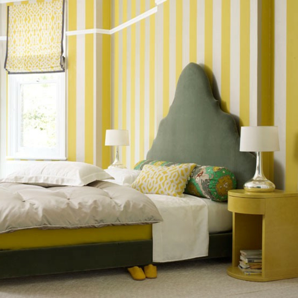 gelbe und weiße linien für tapeten im schlafzimmer