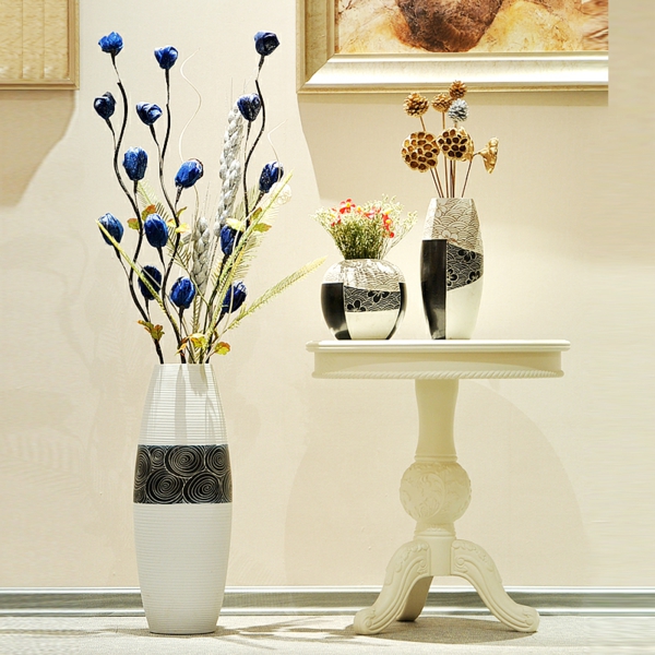 keramik-bodenvase-weiße-gestaltung-originelles-modell, zwei extra vasen