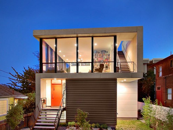 modernes-familienhaus-beige-auf-zwei-etagen- wand aus glas